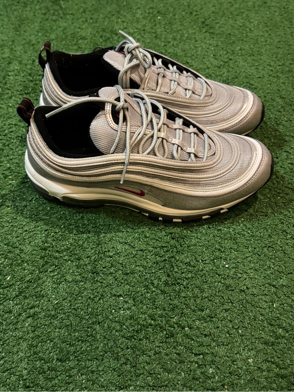 Nike Men's Sneakers in Light Gray with Red Swoosh